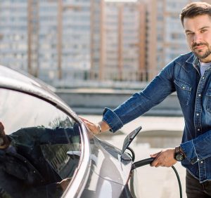 充电桩行业高速发展 一季度新增49.2万台