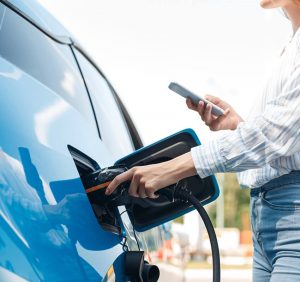 充电桩行业高速发展 一季度新增49.2万台