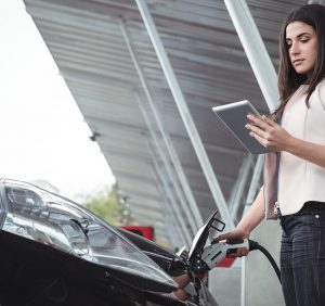 充电桩行业高速发展 一季度新增49.2万台