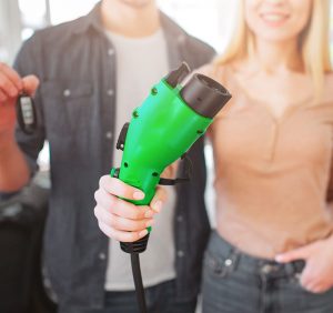 充电桩行业高速发展 一季度新增49.2万台